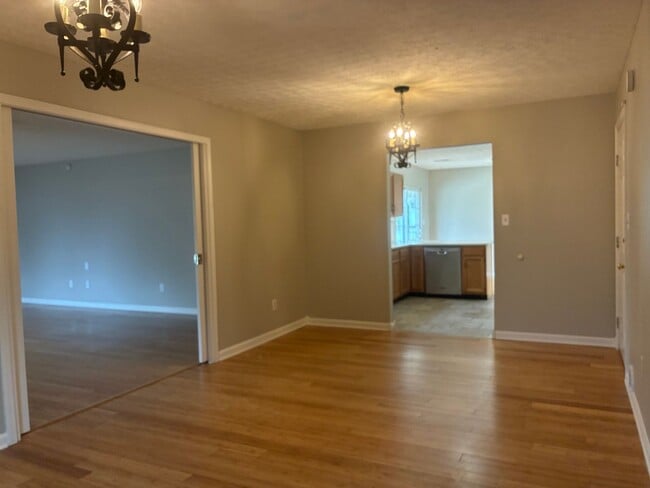 Building Photo - **NEW PRICE**   **New Paint**   **New Carpet**  Ready for YOU!!