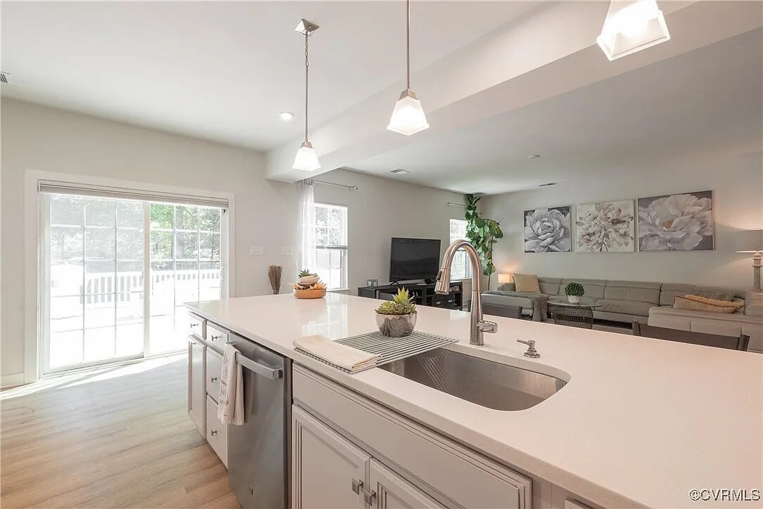 Building Photo - 9332 Janeway Dr