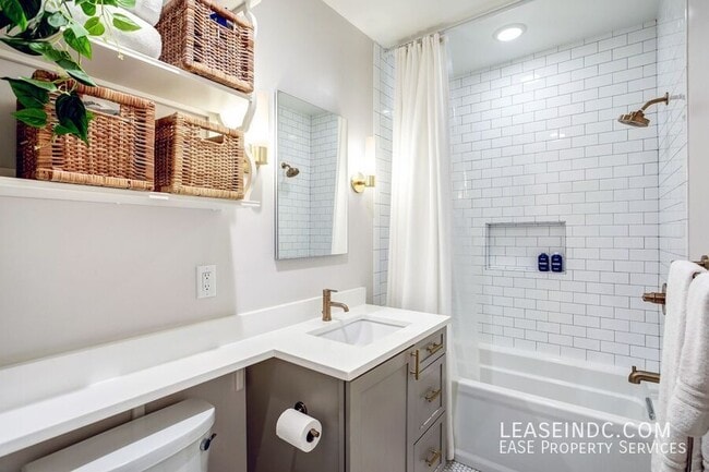 Building Photo - 719 Gallatin St NW