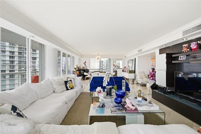 Building Photo - 16500 Collins Ave