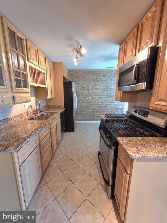 Building Photo - 3329 Huntley Sq Dr