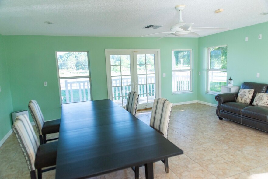 Building Photo - 315 Lazy Acres Ln