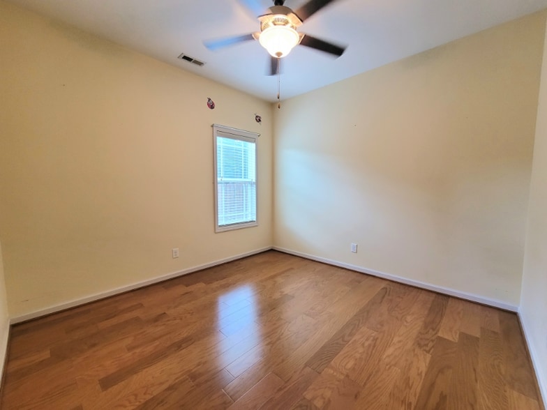 Building Photo - 5833 Kindley Dr