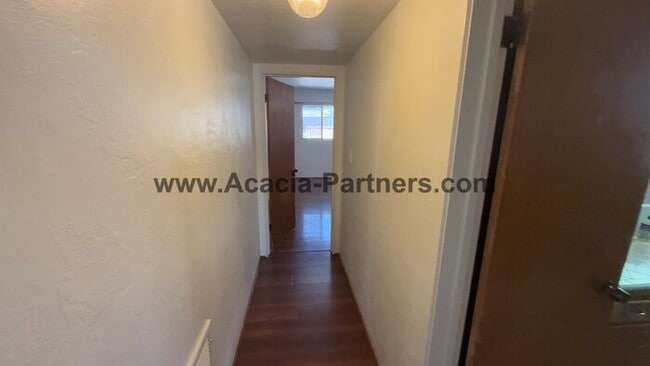 Building Photo - Three Bedroom Ranch Style Home