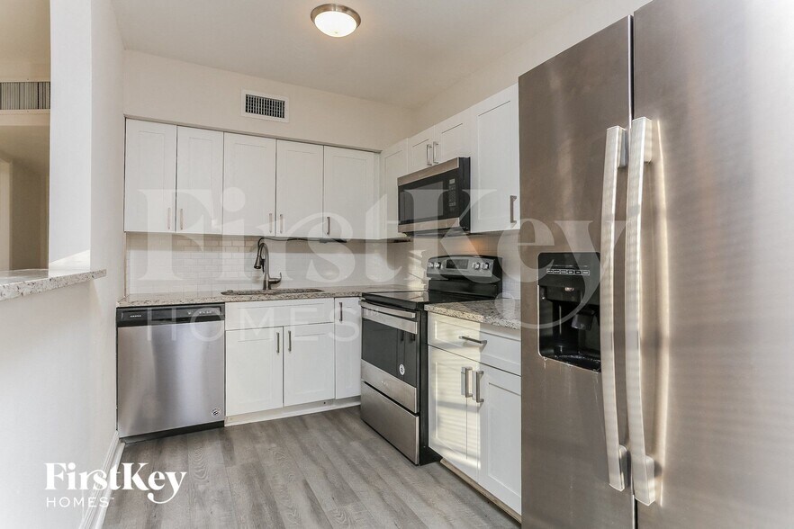 Building Photo - 1571 NE 44th St