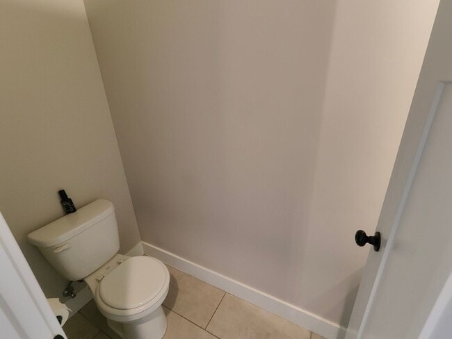 Building Photo - Spacious 4 bed/2.5 bath Home!