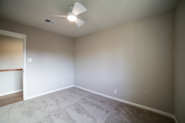 Building Photo - 405 Solano Dr