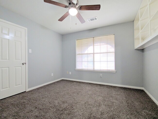 Building Photo - 4805 E Columbary Dr