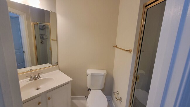 Building Photo - Stunning and Spacious 5 Bed 4 Bath Colonia...