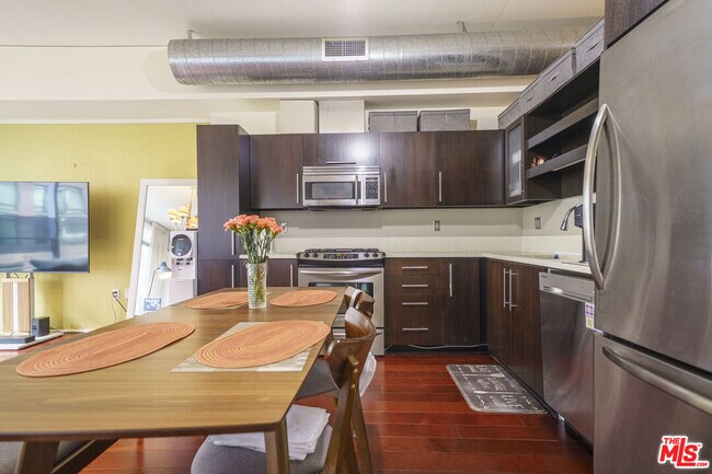 Building Photo - 1100 S Hope St