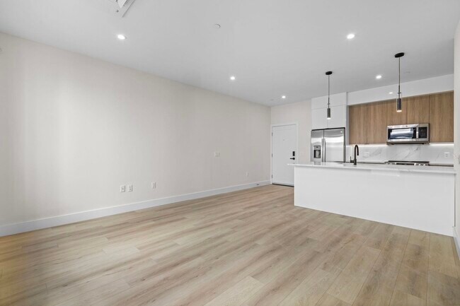 Building Photo - 4525 Bergenwood Ave