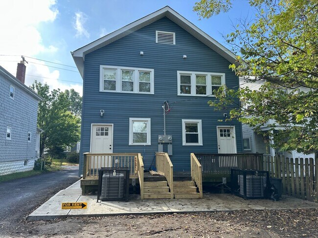 Building Photo - A newly updated 3 bedroom in Old North!