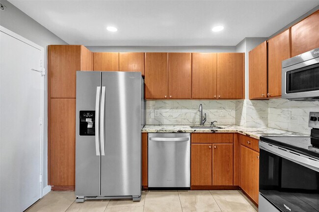 Building Photo - 1900 S Ocean Blvd