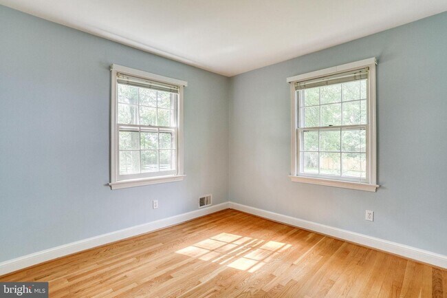Building Photo - 5001 Ninian Ct