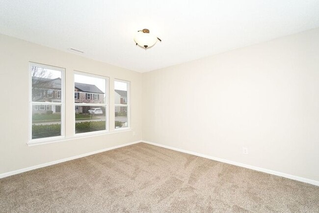 Building Photo - Large 4 Bedroom and Brownsburg Schools!