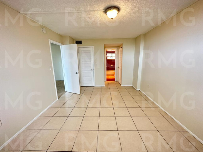 Building Photo - 15600 NW 7th Ave