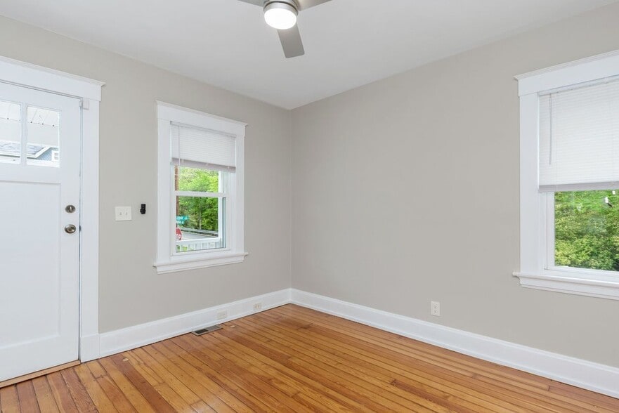 Building Photo - 6717 E Ledge St