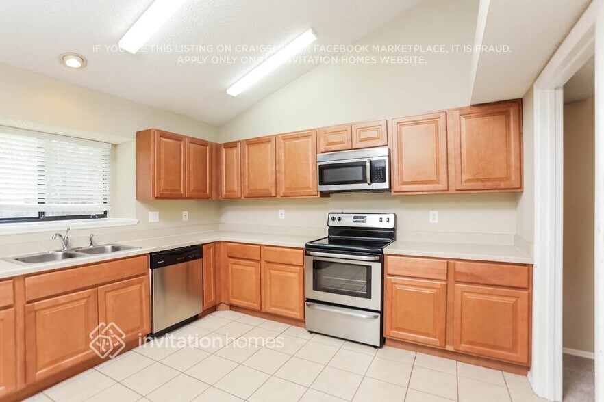 Building Photo - 524 Silvergate Loop