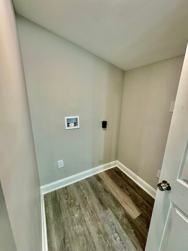 Building Photo - 6011 Master St