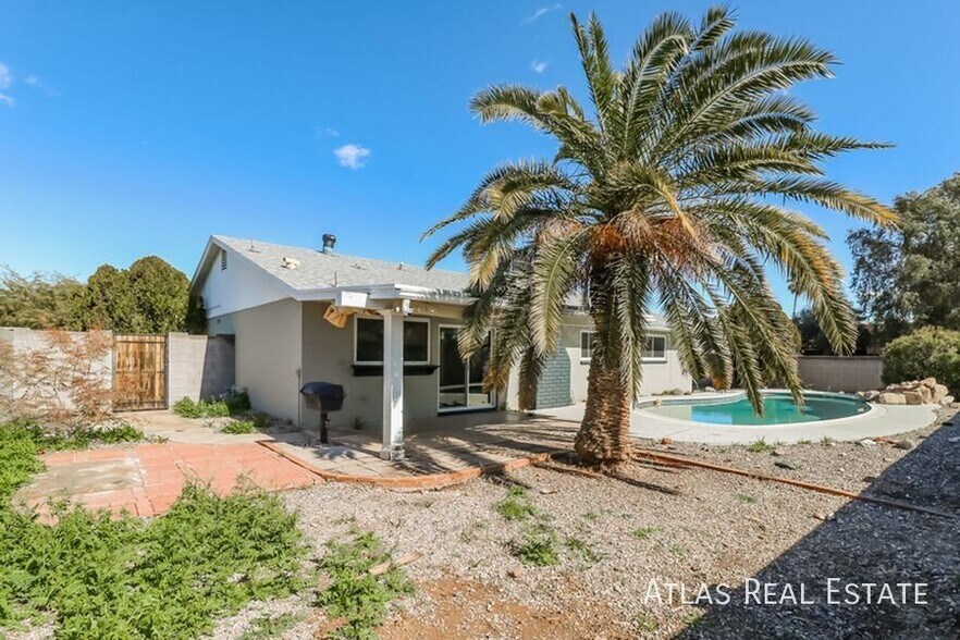 Building Photo - 1323 W Rosemonte Dr