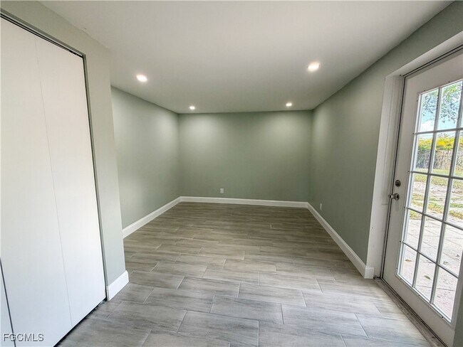 Building Photo - 348 Crestwood Ave