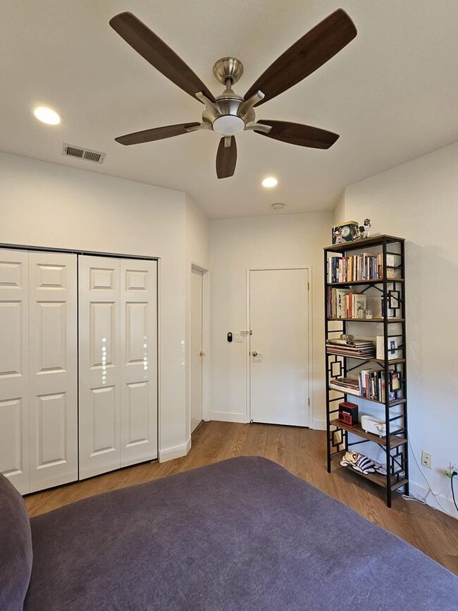 Building Photo - Modern 3BD/3BA Townhouse in Prime Union Ci...