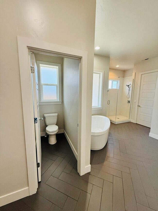 Building Photo - Modern Farmhouse in Cartwright Ranch