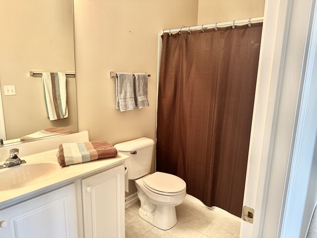 Building Photo - 2433 Golf Ridge Cir