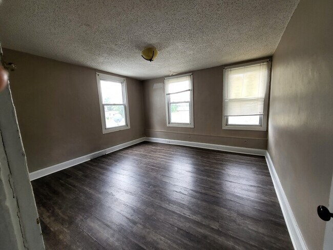 Building Photo - 488 Red Lion Rd
