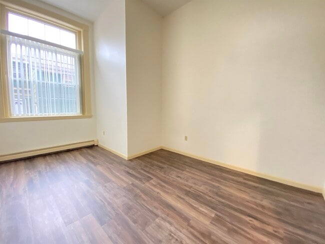 Building Photo - 521 Pine St