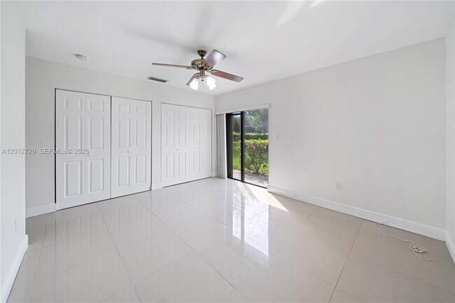 Building Photo - 11000 SW 112th Ave