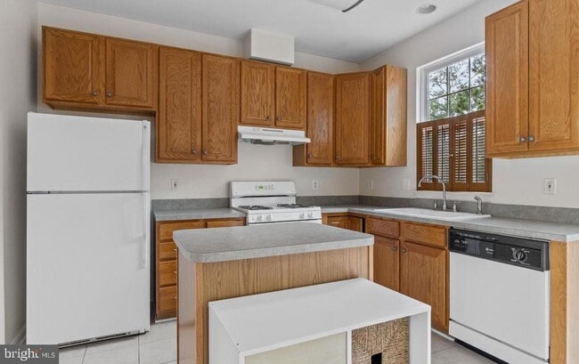 Building Photo - 8503 Towne Manor Ct