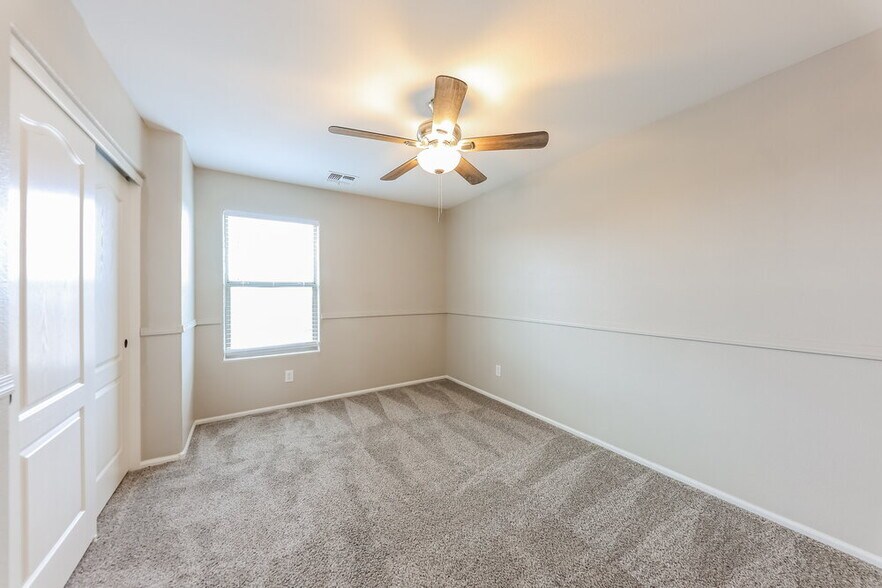 Building Photo - 2534 W Blue Sky Dr