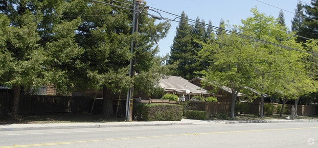 Building Photo - Tice Oaks