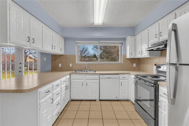 Building Photo - Nice 3 Bedroom, 2 Full Bath Home Located in SW Ft. Worth!