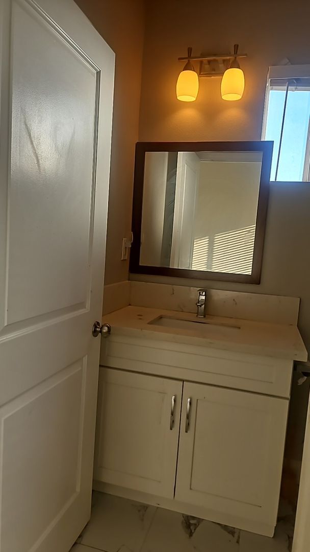 Building Photo - 74(860)