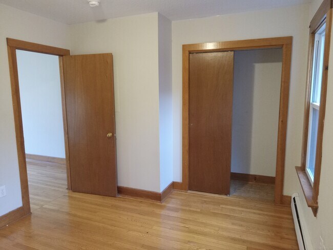 Building Photo - 109 S Cherry St