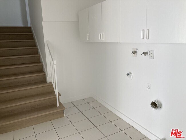 Building Photo - 1506 Palisades Dr