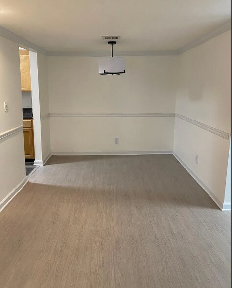 Building Photo - 3615 Essex Ave