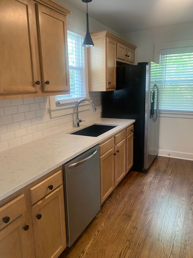 Building Photo - GREAT LOCATION!  Charming Crescent Hill Home