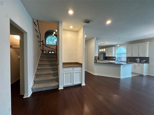 Building Photo - 3206 Oakland Dr
