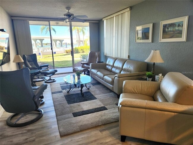 Building Photo - 5901 Bahia Del Mar Cir N