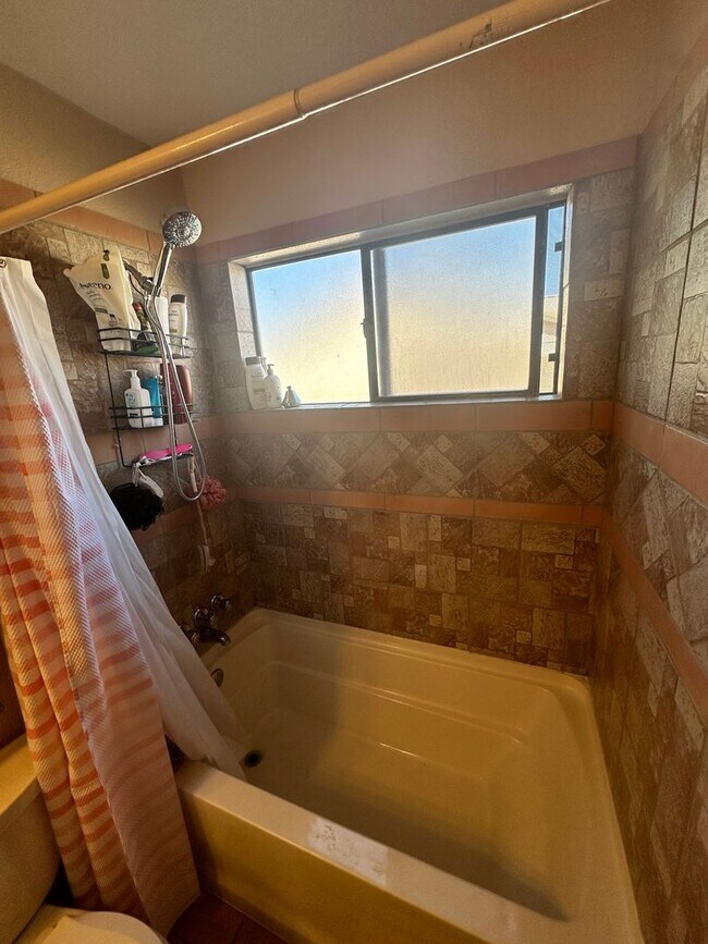 Building Photo - RIO RANCHO-VISTA HILLS
