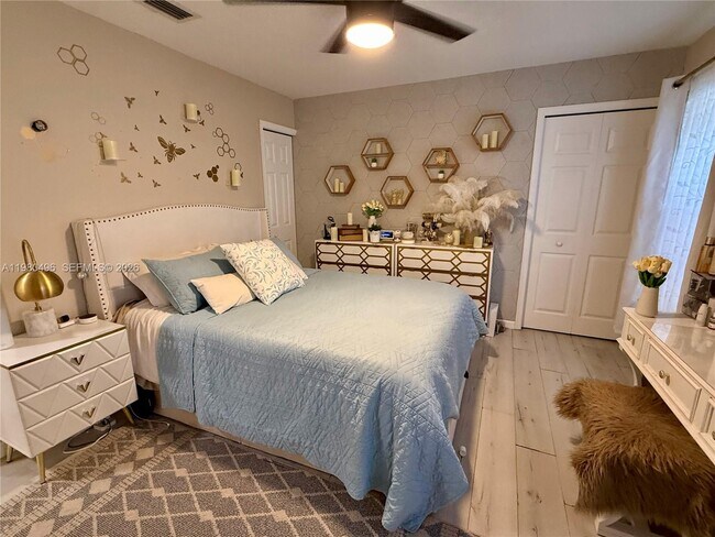 Building Photo - 415 32nd St