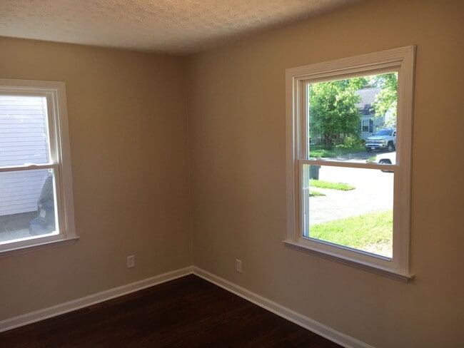 Building Photo - **2-BEDROOM HOME IN NORTH COLUMBUS!!**