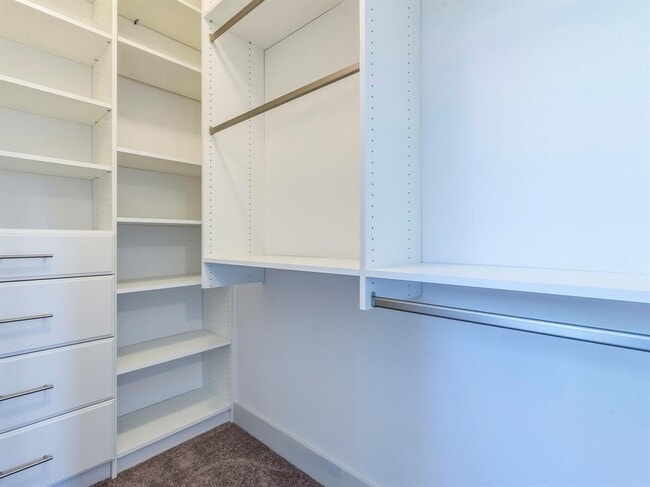 Building Photo - 2315 Capulet St