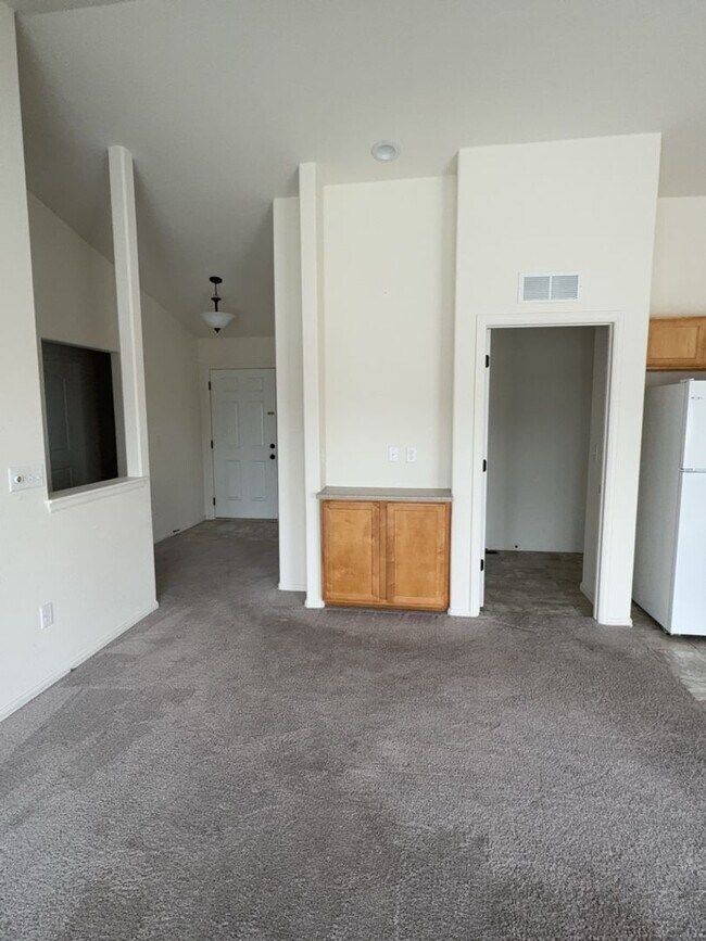 Building Photo - 3 Bed. 2 Bath, 2 Car Garage in Promontory