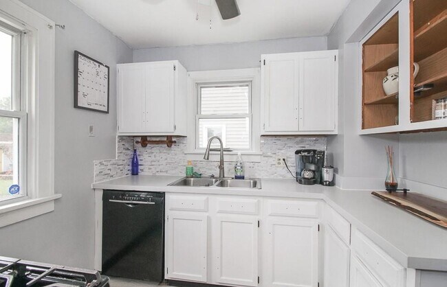 Building Photo - 4027 W 210th St
