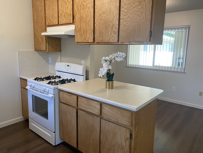 Building Photo - 1713 E Rumble Rd