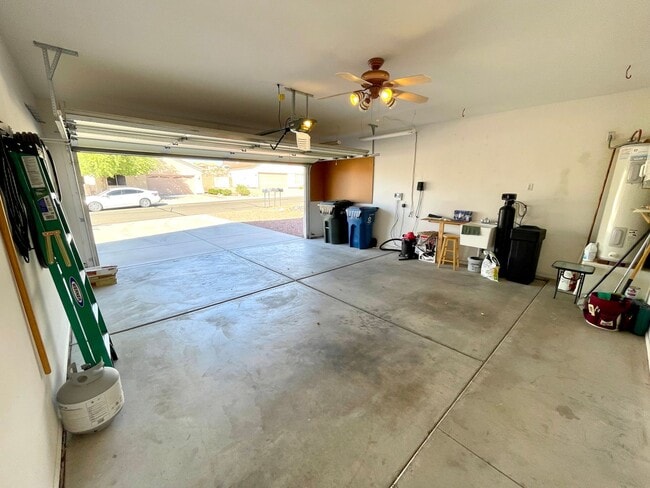 Building Photo - Large 2 Bedroom Home off the Parkway!